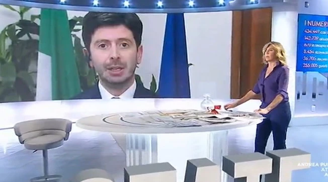 Myrta Merlino a L'aria che tira contro Roberto Speranza e governo: "In casa rinchiudetevi voi"