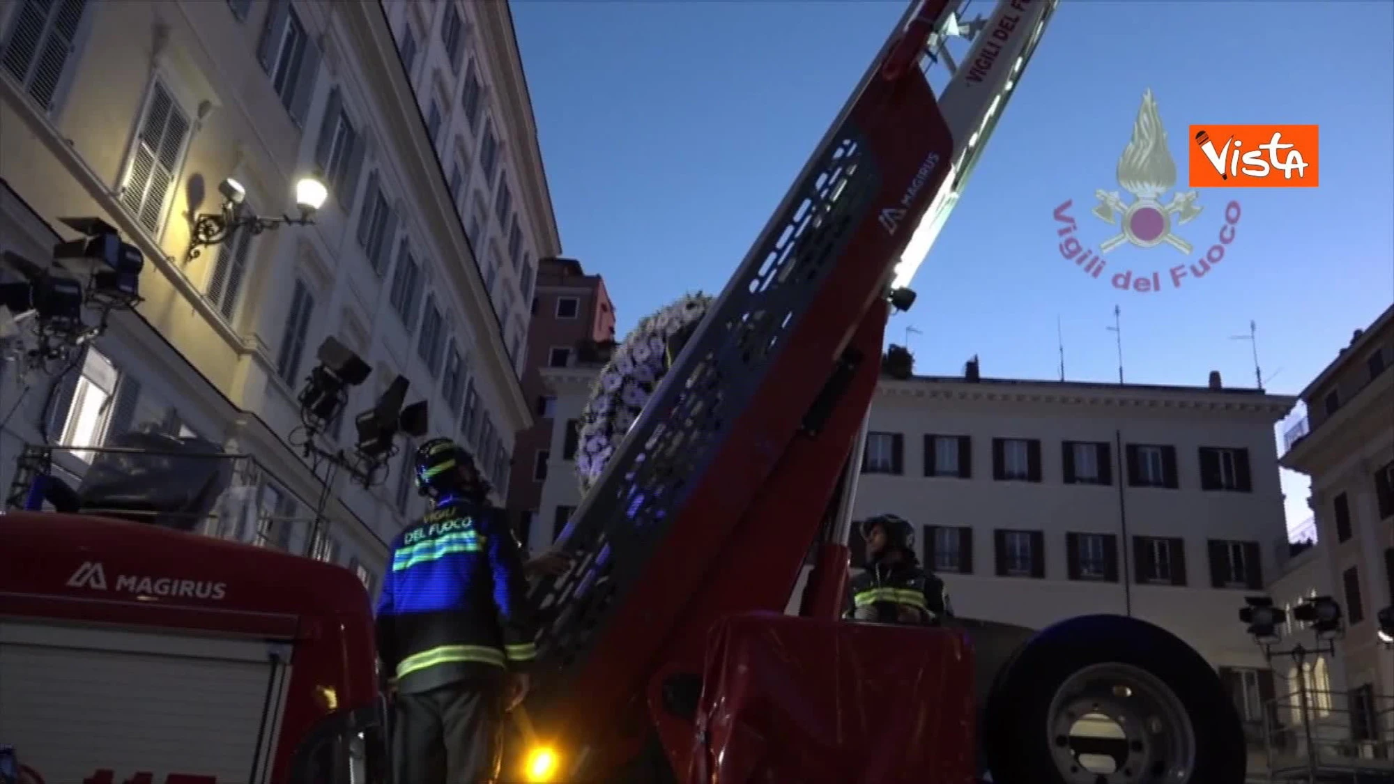 Roma, l'omaggio dei Vigili del Fuoco per l’Immacolata