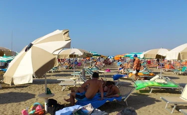 Grecia, pugni e schiaffi per un lettino da spiaggia: muore 82enne