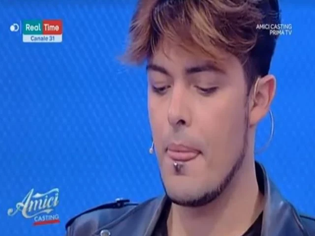 Amici, lo sfogo e la scelta drastica di Stash: "La bruttezza degli esseri umani", un clamoroso stop