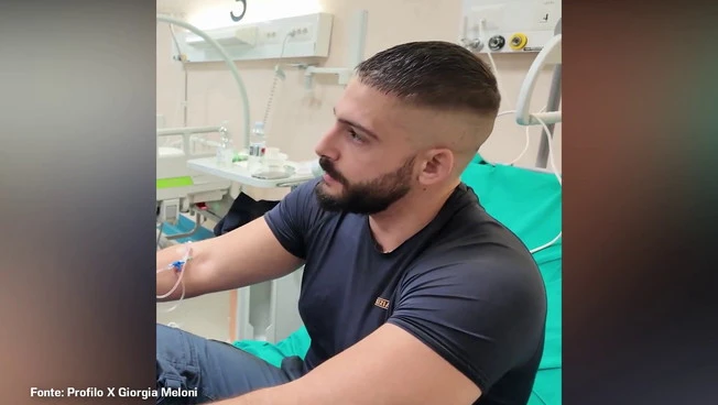 Meloni in visita ad agenti feriti all’ospedale Molinette di Torino, le immagini