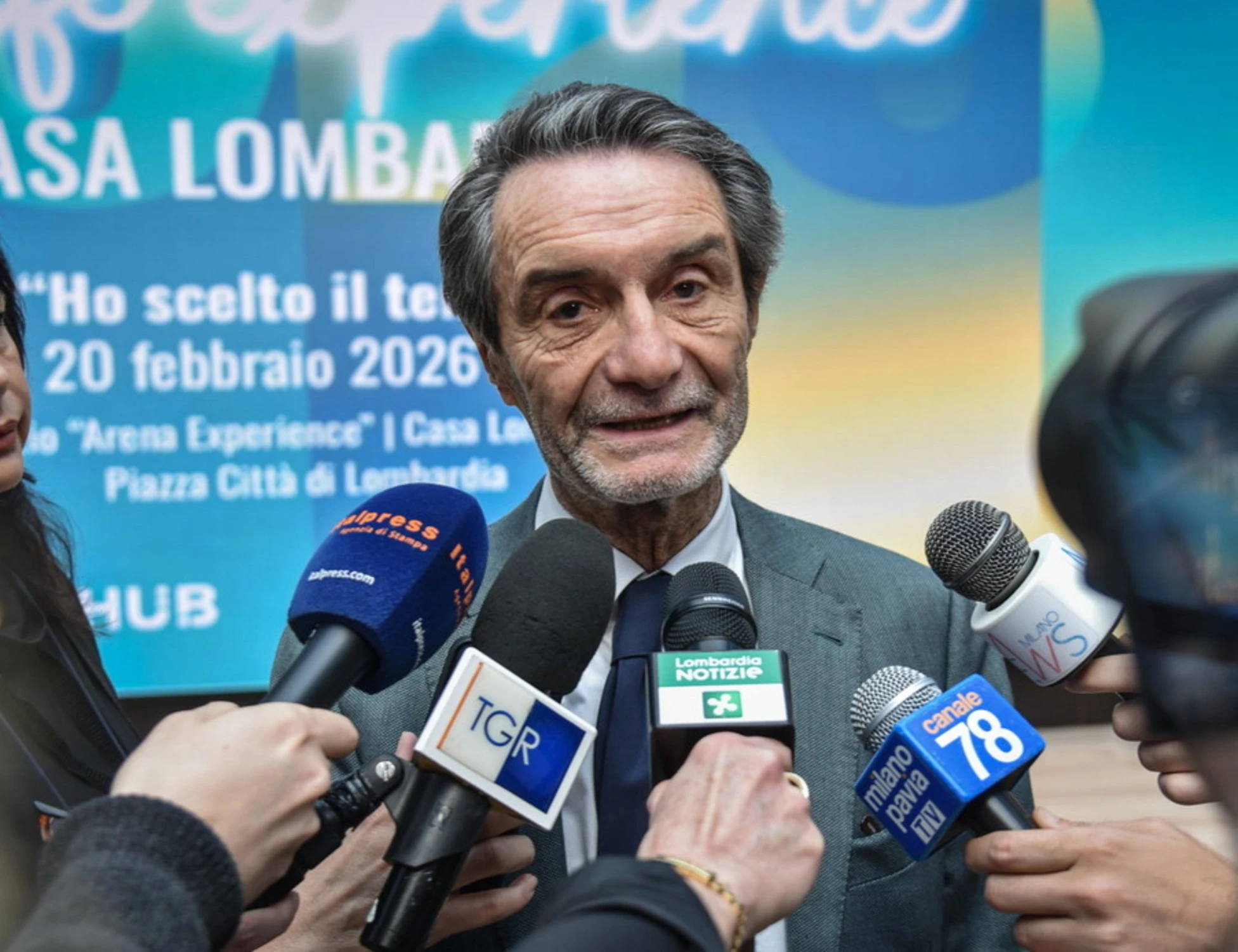 Attilio Fontana, "voto Sì". E lo minacciano di morte