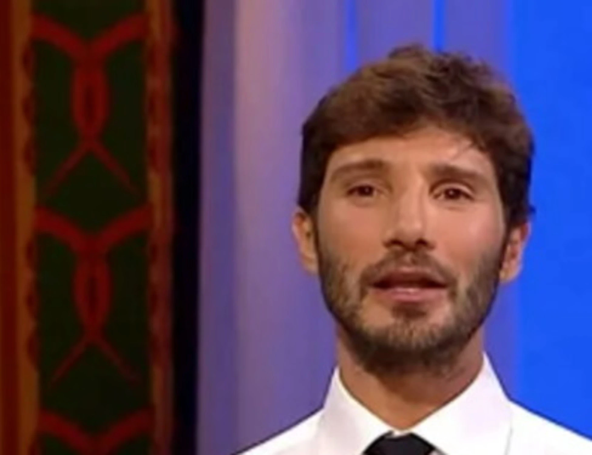 Stefano De Martino insultato davanti a tutti: lui risponde così, occhio al video