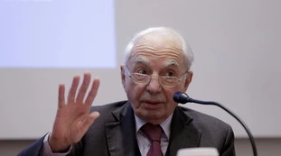 Giuliano Amato, la profezia: "Più dura la guerra..." e più rischiamo