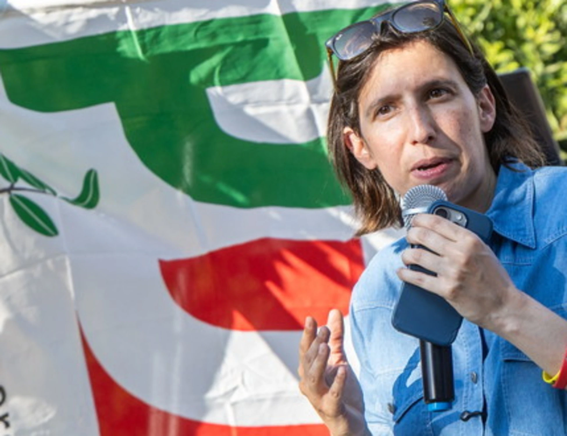 Schlein oltre il ridicolo su Mps e banche: "Perché siamo diversi dalla destra"