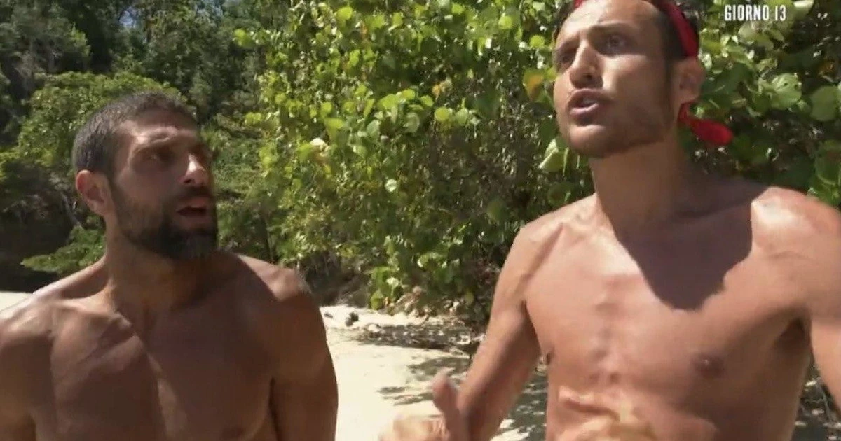 Isola dei Famosi, lo scontro Gilles Rocca-Awed finisce male: "Chi sei?", "Ma chi caz** sei tu"