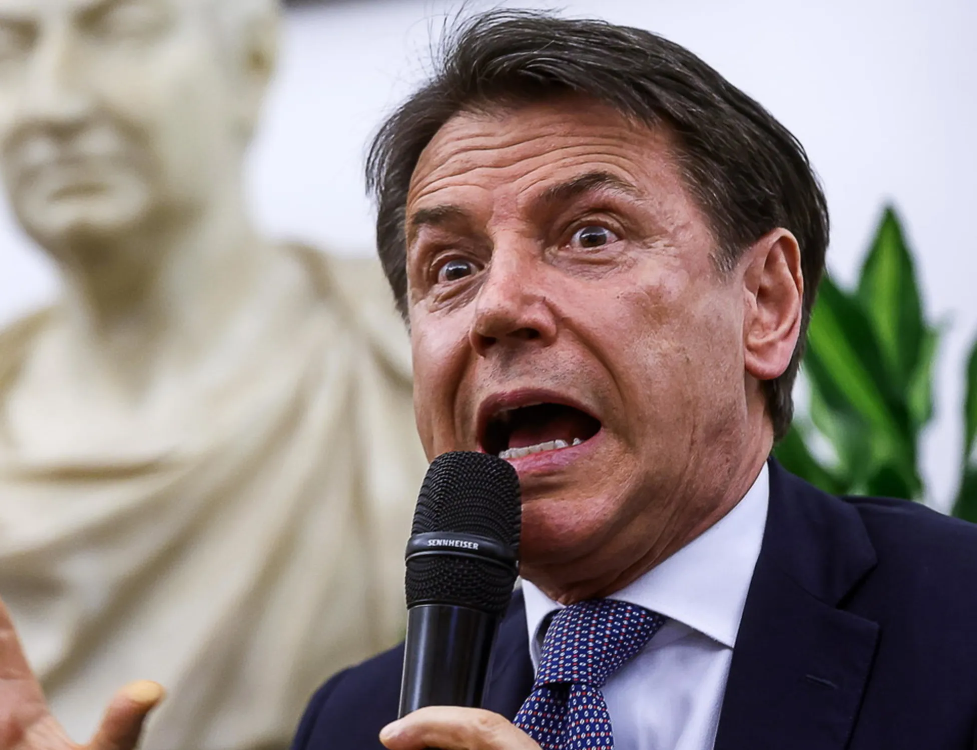 Caivano, minacce a Meloni e don Patriciello? Giuseppe Conte attacca il governo