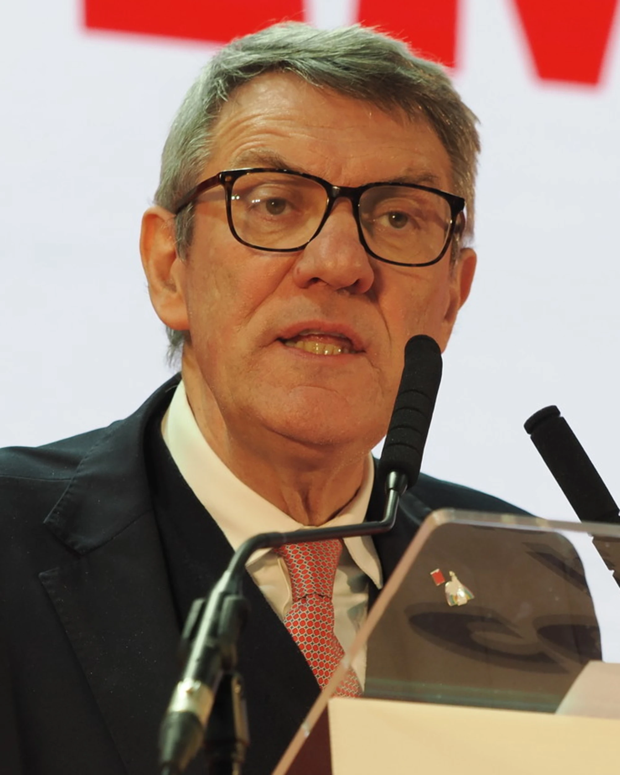 Cgil, la casa editrice rischia di fallire: Landini all'angolo