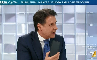 L'Aria che tira, Conte la spara grossa: "Ho ancora il numero di Trump, ma..."
