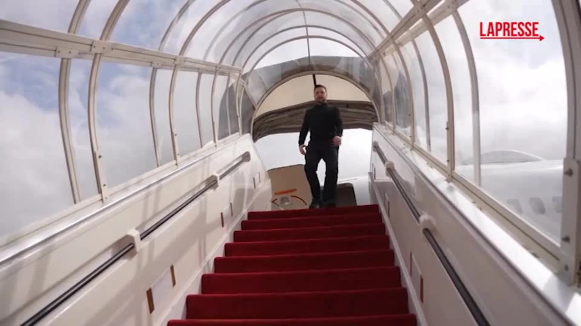 Giordania, Zelensky e il tour negli Stati arabi del Golfo: l'arrivo ad Amman