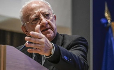 Vincenzo De Luca, lo sfogo clamoroso: "Devono spararmi in fronte"