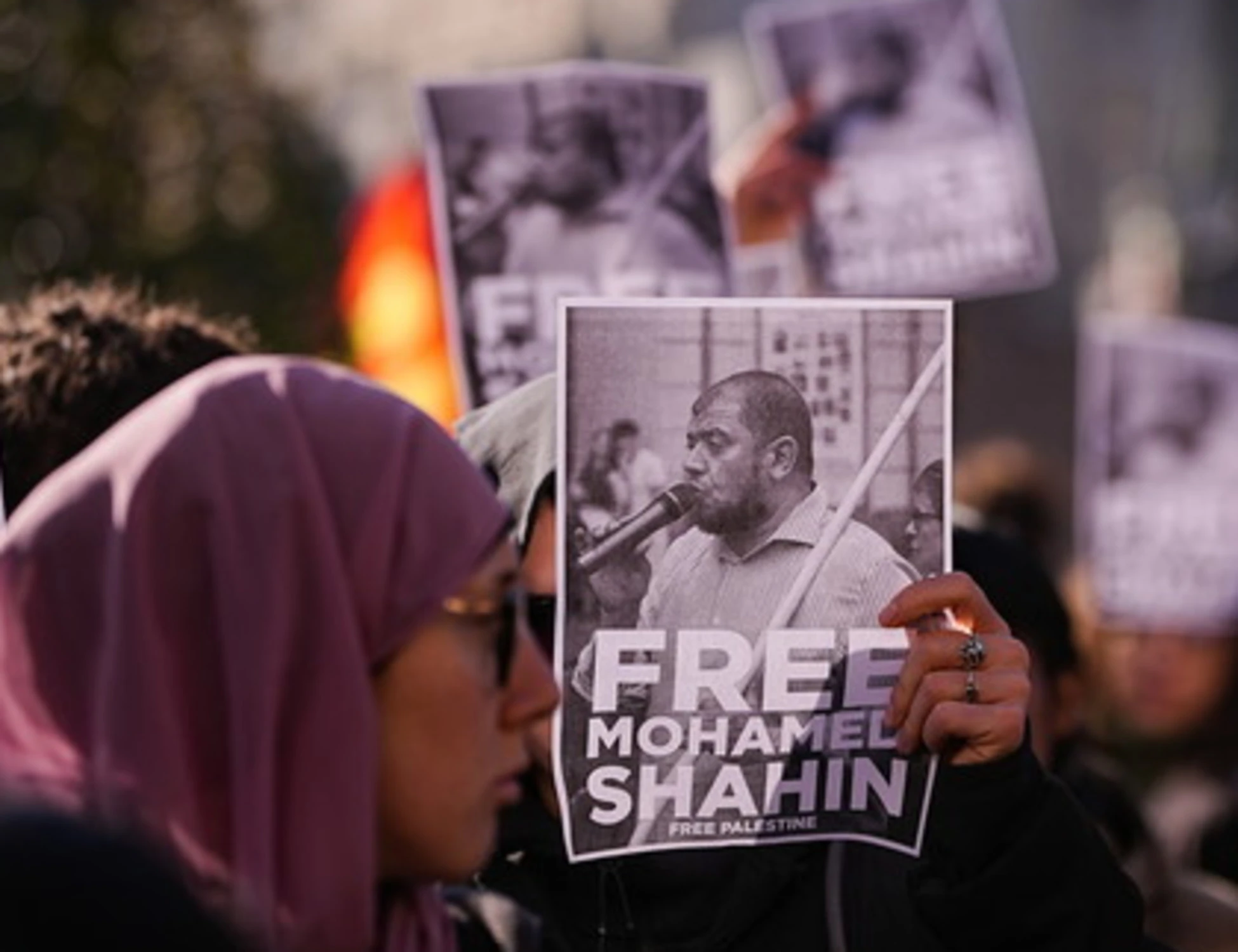 Torino, imam espulso perché inneggia alla strage? Avs protesta in strada