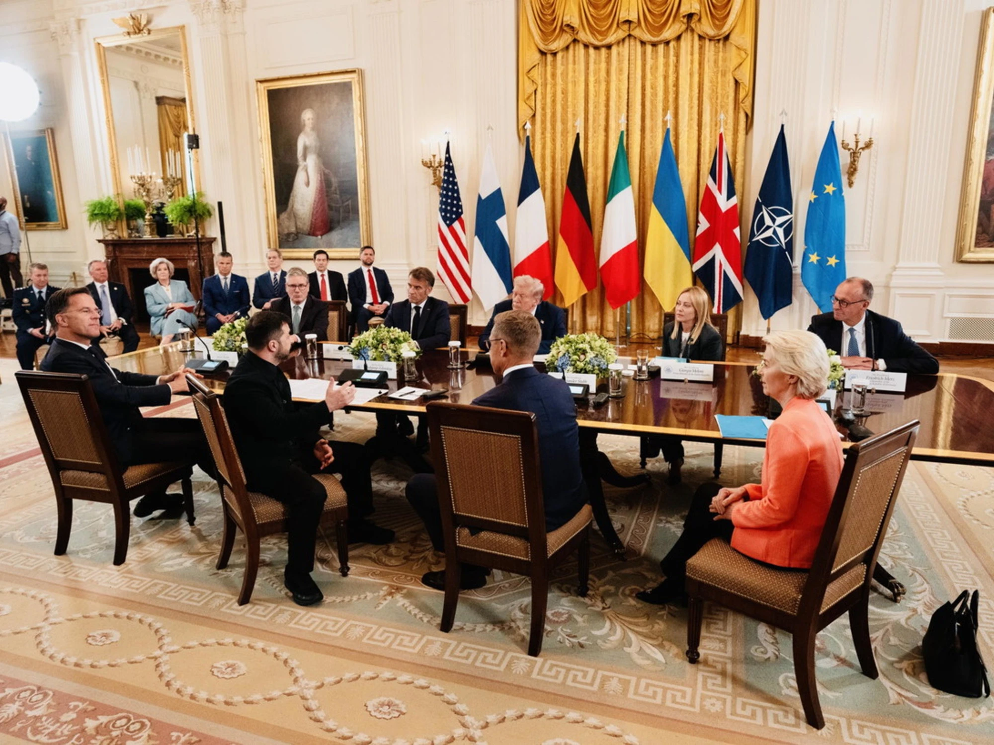 Dove e quando può esserci la grande svolta: le ipotesi sul vertice Putin-Zelensky