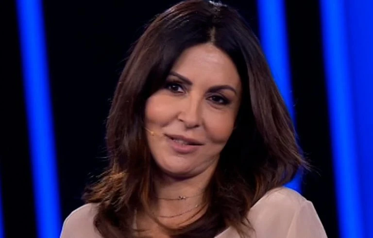 Sabrina Ferilli a Tu si que vales sconvolge Maria De Filippi: "Non ho le mutande, sono ca*** vostri"