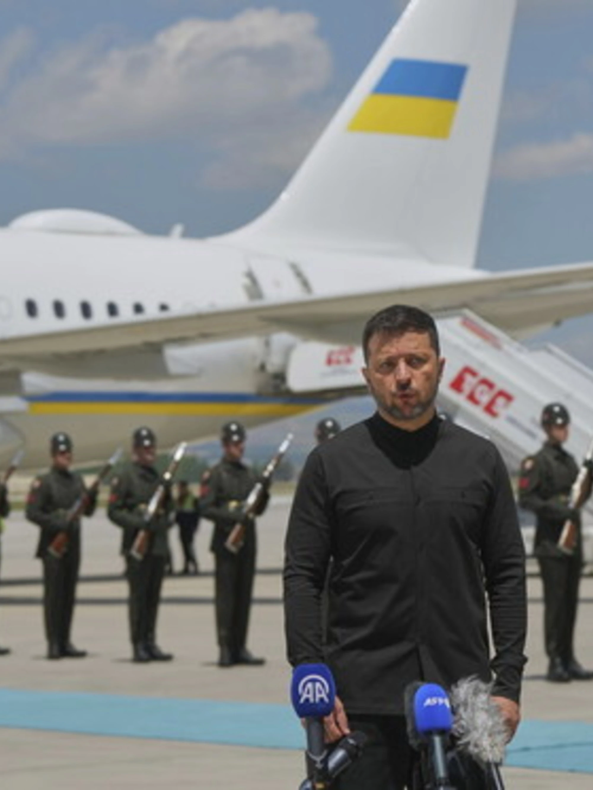 Volodymyr Zelensky, sondaggio-choc: dove vola la fiducia in Patria