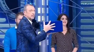 Affari Tuoi, "l'ho sentito solo io?": strani versi nella sigla, il sospetto