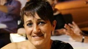 M5s, la consigliera di Carrara: "I pomp***? Per fare carriera vanno sempre di moda"