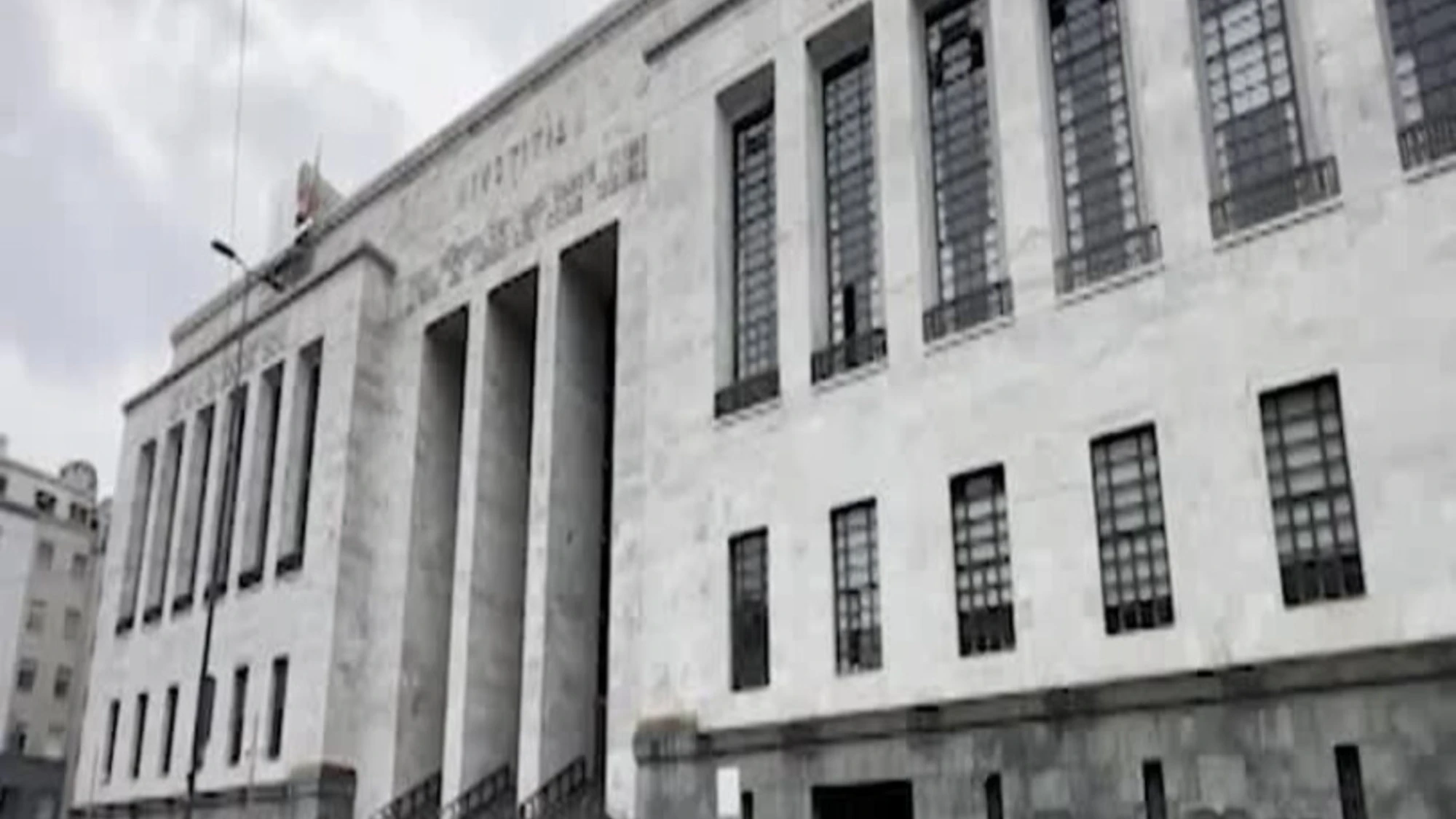 Caporalato, 13 brand coinvolti: carabinieri da Prada, Gucci e Versace