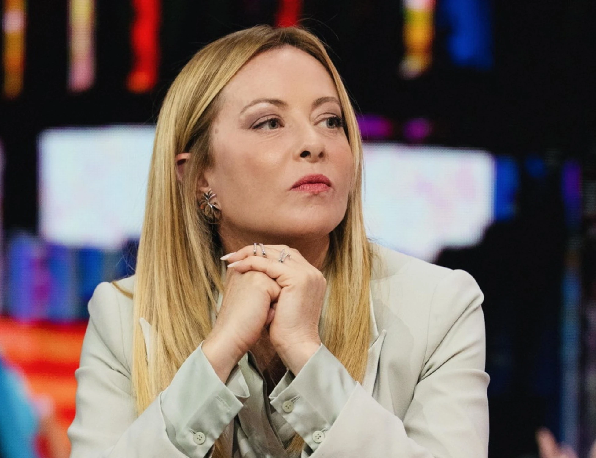 Giorgia Meloni? Spread, Borsa e lavoro: l'orgoglio del premier, sinistra in tilt