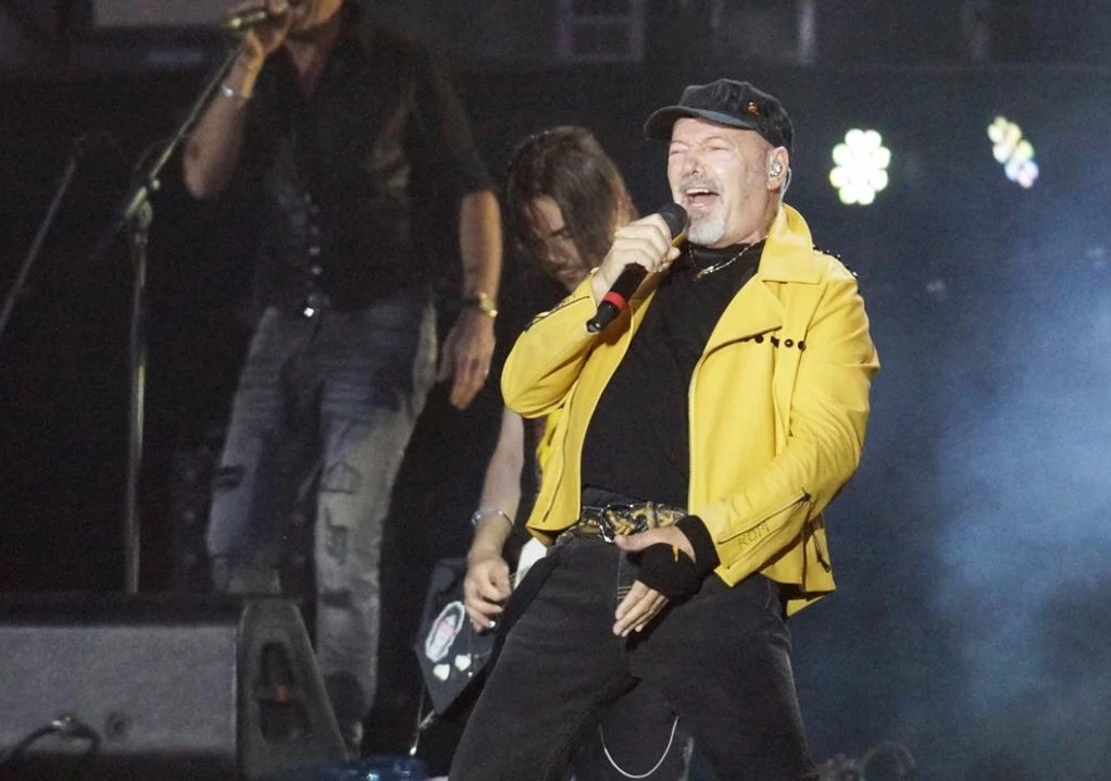 Vasco Rossi e Federica Panicucci tra le vittime della truffa dei diamanti: clamoroso raggiro, le cifre-choc