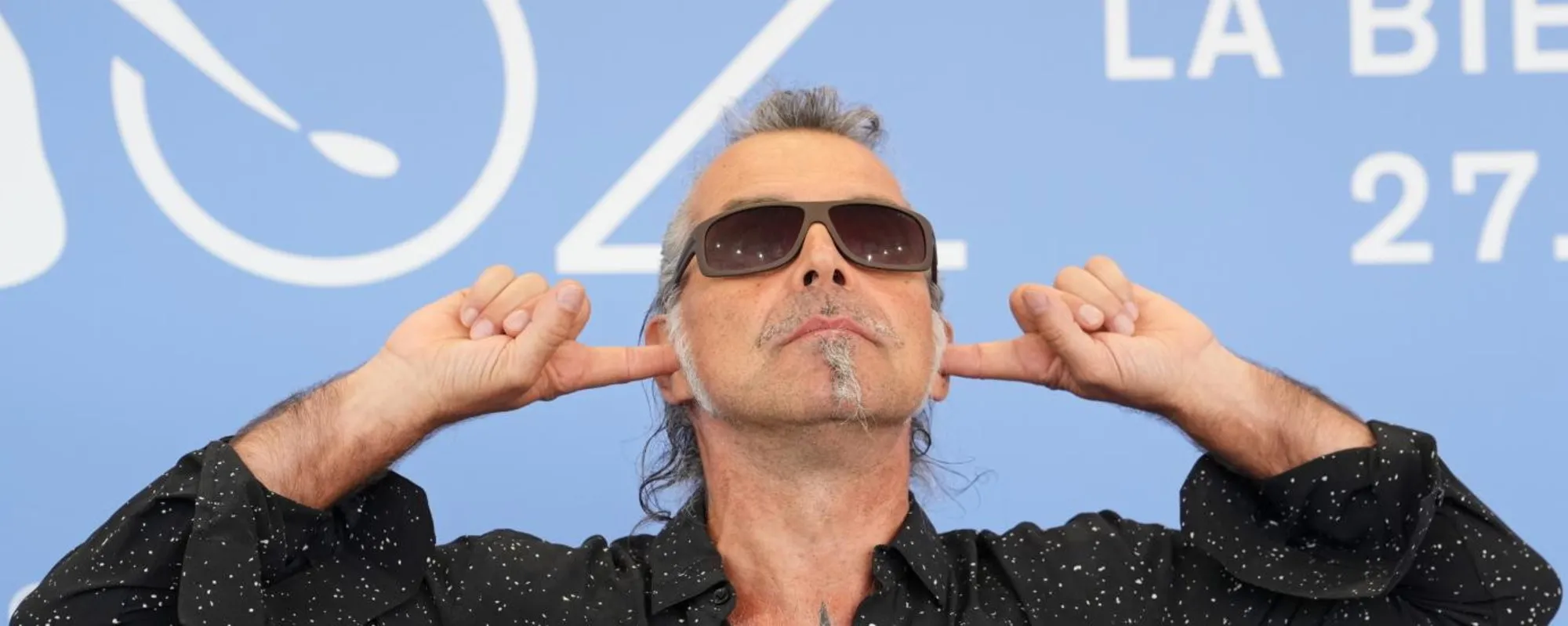 "Suoneremo su TeleMeloni. E Report, domenica...": Piero Pelù sfriziona