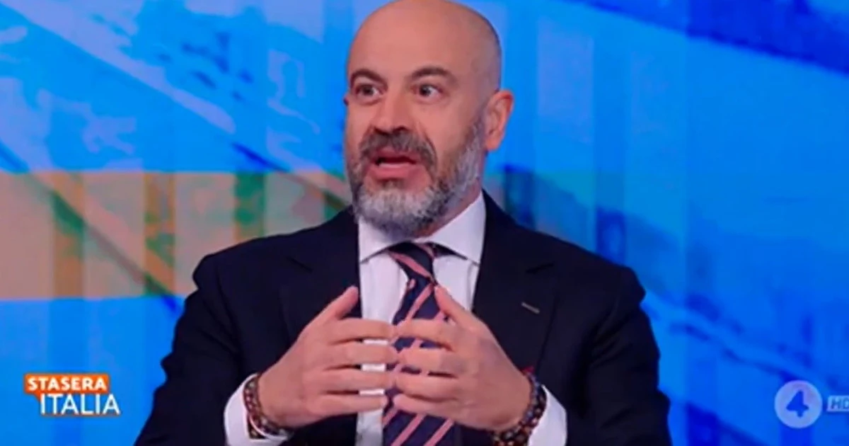Ue, l'appello di Paragone: perché deve indagare sul colonialismo francese