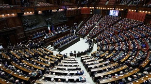 Camera, la denuncia del precario: "Da 21 anni a 500 euro"