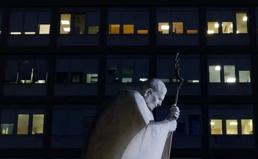 Papa Leone operato di tumore, l'ultimo bollettino: cos'è riuscito a fare oggi al Gemelli