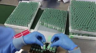 Vaccino AstraZeneca, crollo delle prenotazioni e disdette. Covid, la situazione sta precipitando