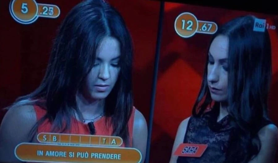 L'eredità, Flavio Insinna fa una domanda sconcia alle due concorrenti: "Sb***", in studio cala il gelo"