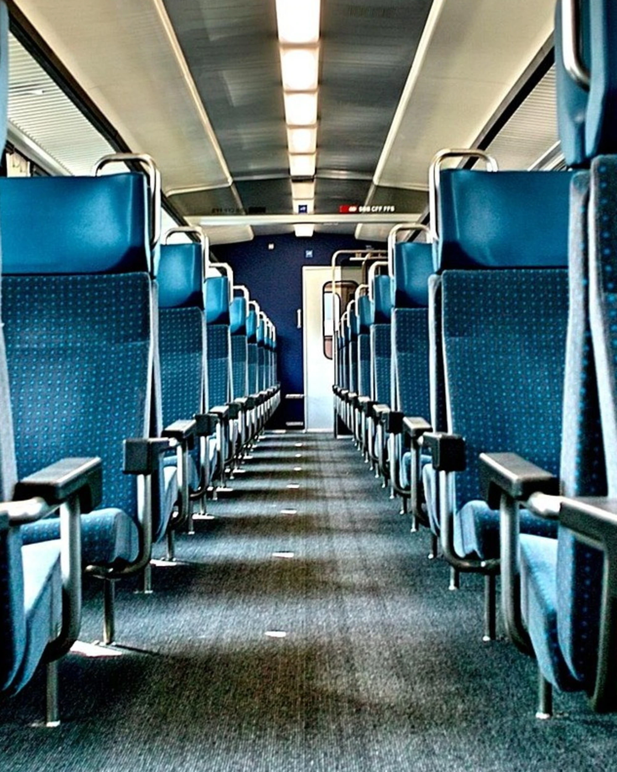 Cesena, scende dal treno e viene massacrato a bottigliate da 2 magrebini