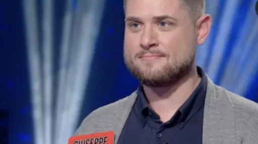 L'Eredità, la definizione fa calare il gelo in studio: "Dal sorrisetto che ha fatto..."