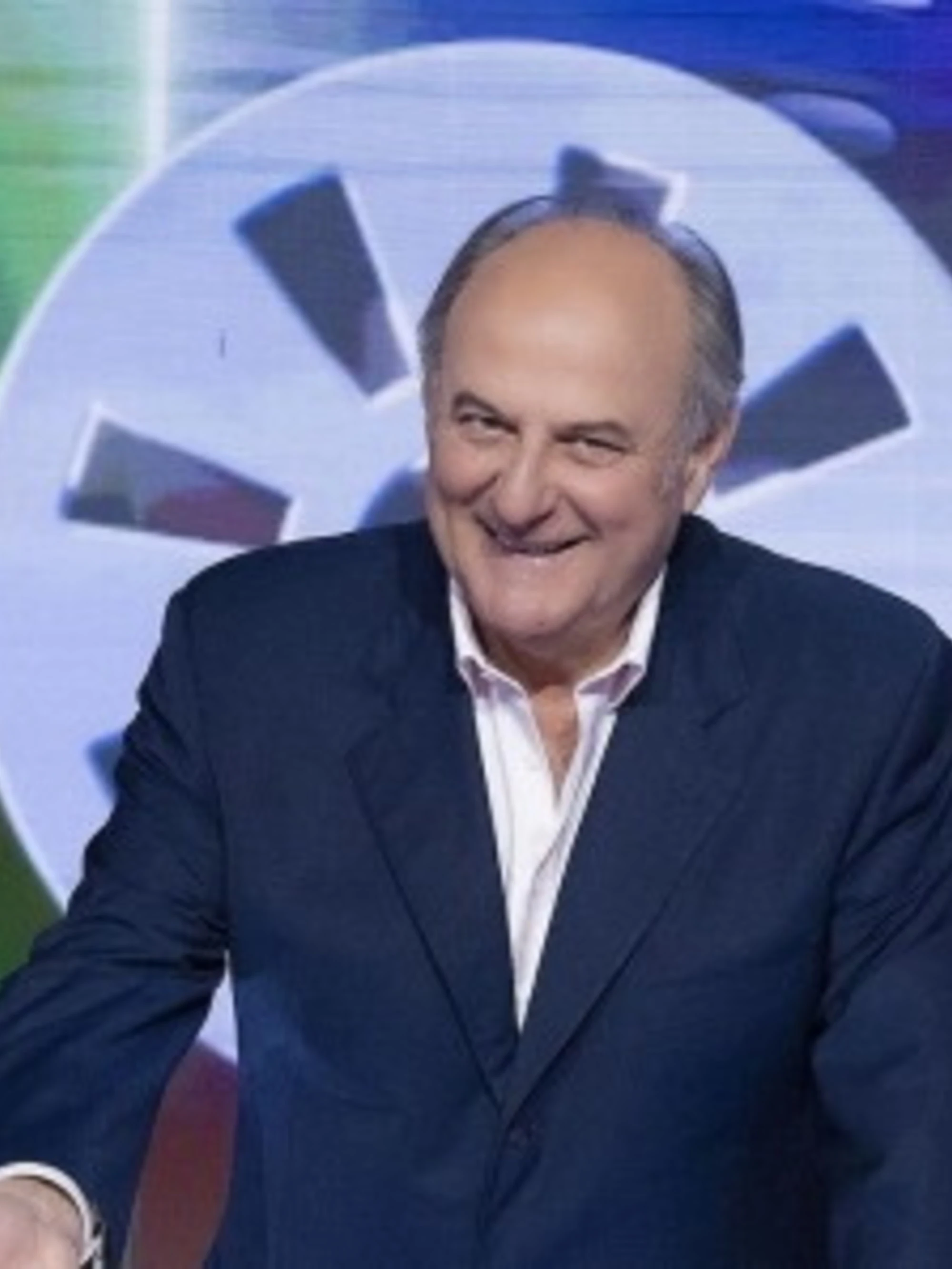 La Ruota della Fortuna, Gerry Scotti scatenato: cosa si gioca contro Affari Tuoi