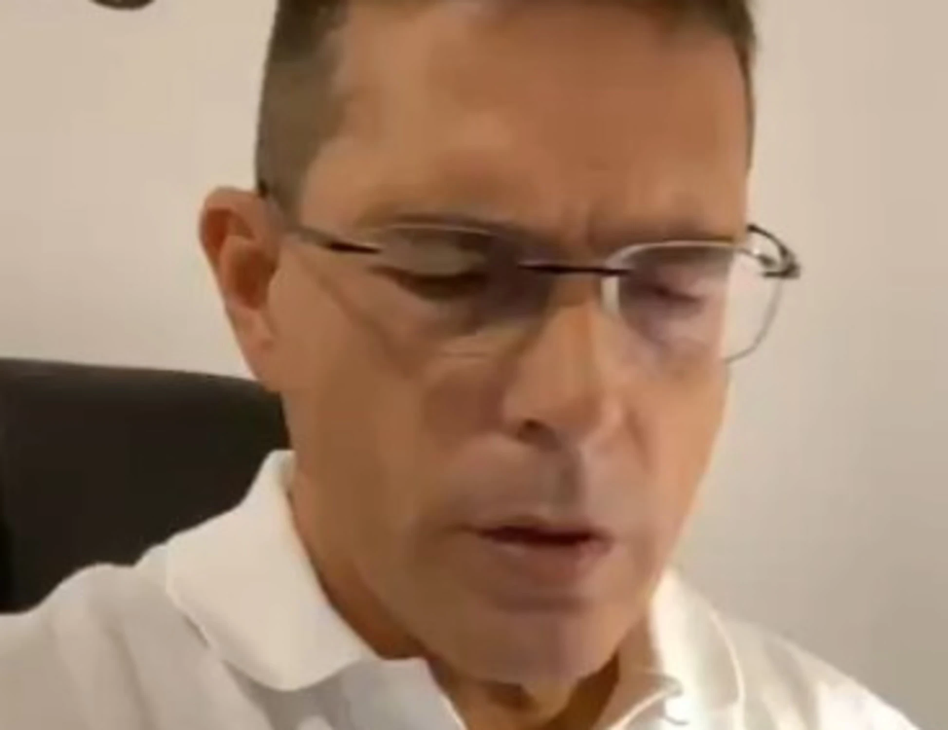 Capezzone, "Ilaria Salis è come una bussola": come si copre di ridicolo sul Leoncavallo