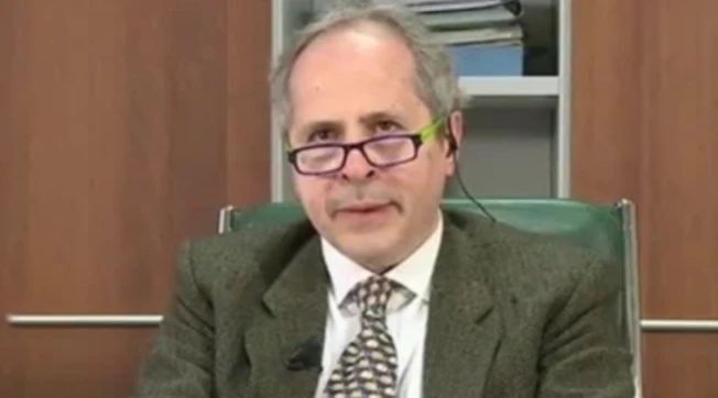 Coronavirus, Andrea Crisanti contro Giuseppe Conte: "A casa tre mesi. Dica la verità e non tratti gli italiani da ragazzini"