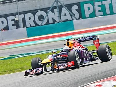 Gp Malesia, Vettel conquista la pole position davanti alle Ferrari