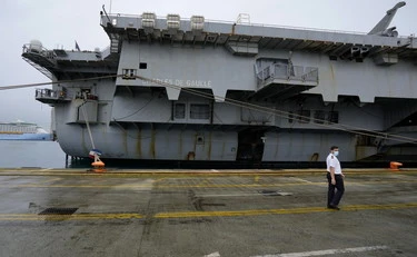 Iran, la diretta. La portaerei Charles de Gaulle "urgentemente dirottata verso il Mediterraneo"