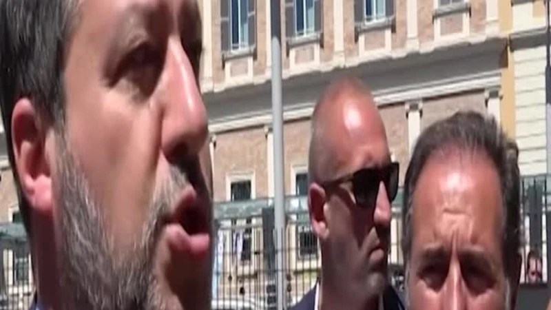 Roma, Salvini: "Manifesti? Allucinante censura libera espressione"
