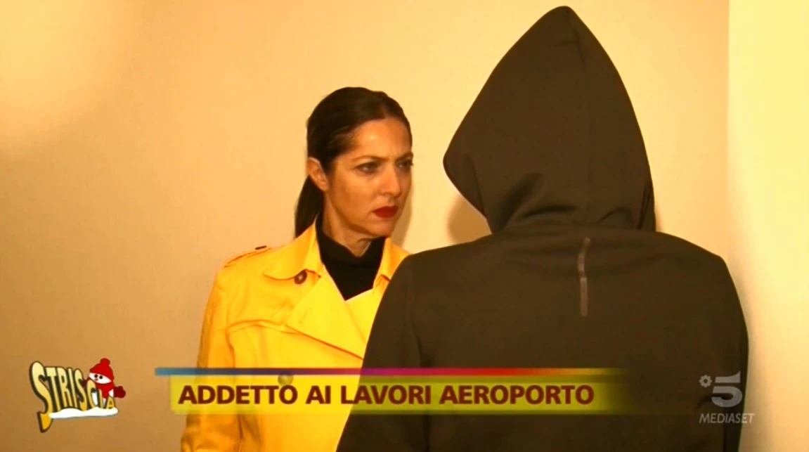 Striscia la Notizia, la grande truffa dei biglietti aerei alle stelle: tratta proibita e super-testimone