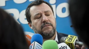 Matteo Salvini, il dolore per le immagini di Bergamo: "Una foto che ha la forza di mille pugni"