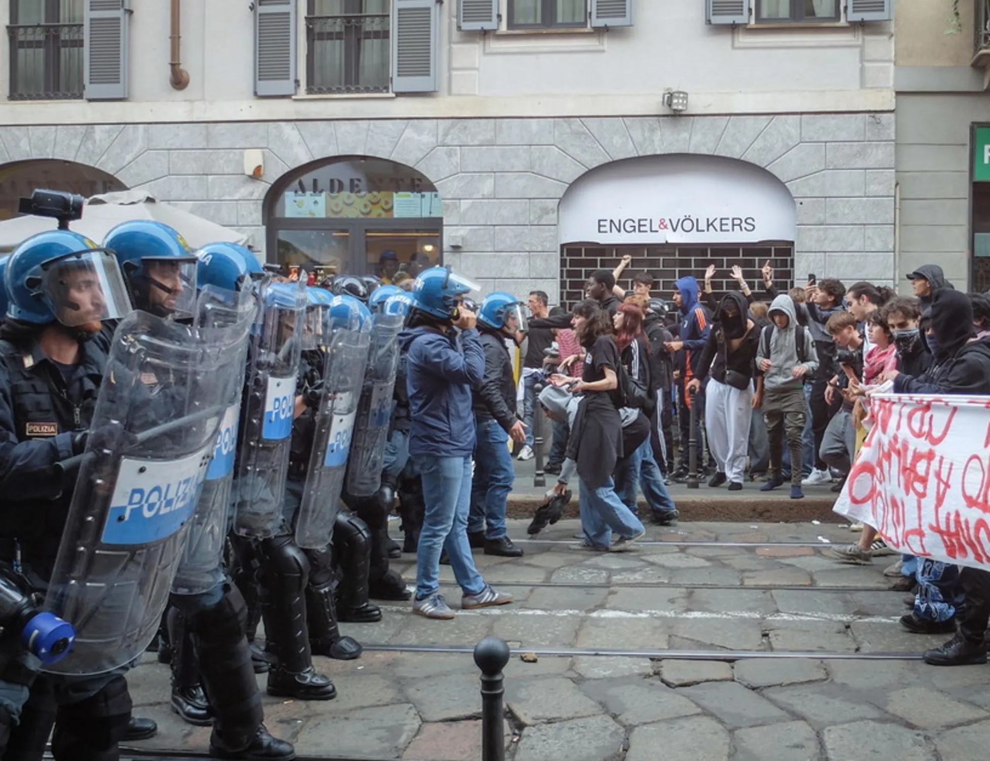 Leggi l'articolo: "Chi vanifica i nostri sforzi". Youssef Siher libero: lo sfogo della Polizia è pesantissimo