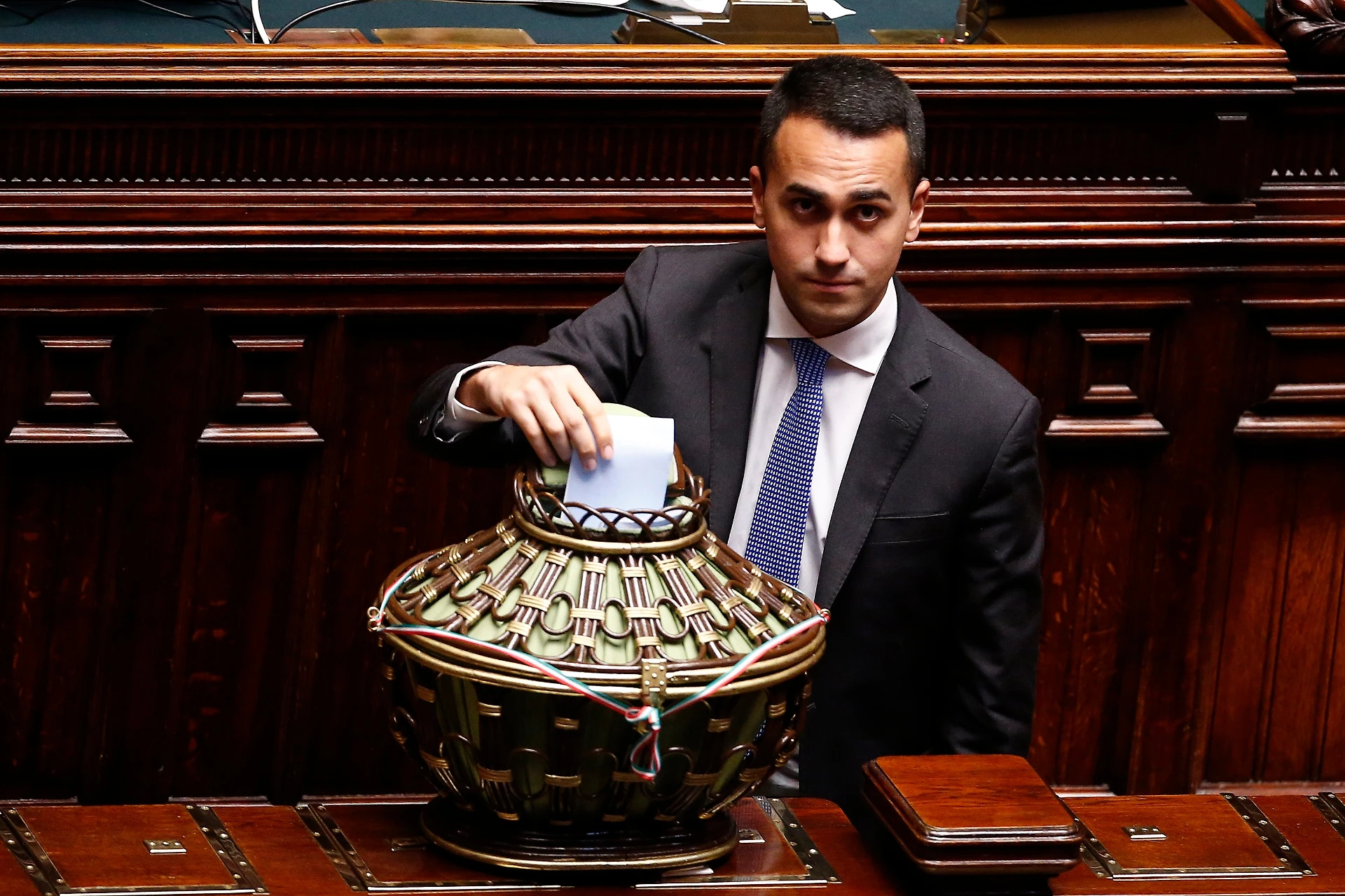 Renato Farina, l'amarissima verità sull'Italia e la scemocrazia: cosa ci nascondono i politici