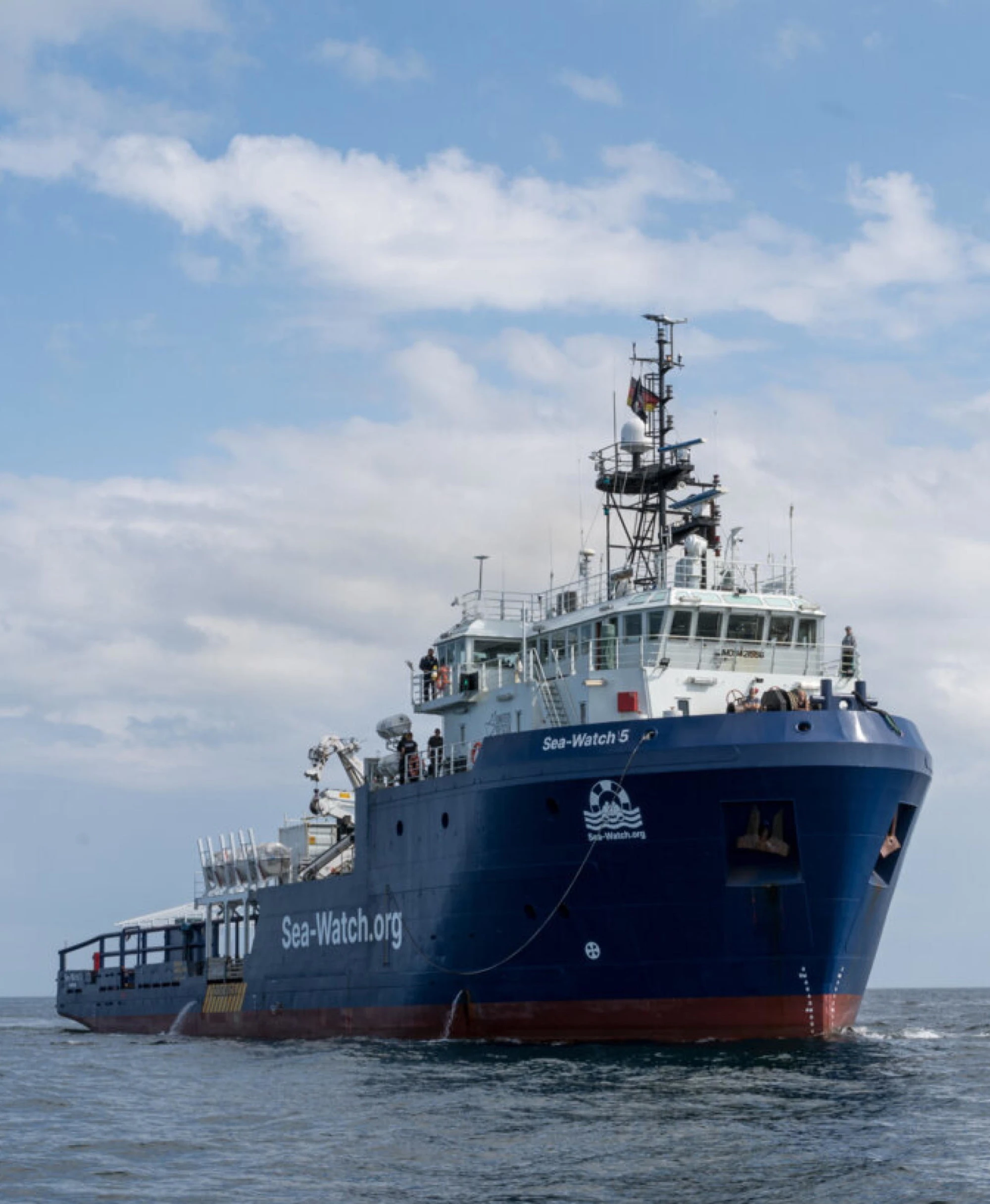 Sea-Watch 5, spari contro la Ong: "La milizia ha aperto il fuoco"