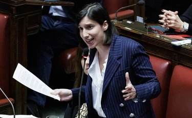 Giorgia Meloni demolisce Elly Schlein: "Macumbe e 10 anni di nulla"