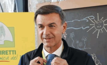 https://media.liberoquotidiano.it/Gw37yB6IB8PKzVXumlEa9d28zPPOL5c2pw81yOonCC0/width:800/quality:90/aW1hZ2VzLzIwMjUvMTAvMTUvMTMxOTMyNTI2LWY0ZDMzZGM3LThjZTQtNGNlZi1hODExLTg2MDJjOTQ4OWEzMi5qcGc.webp