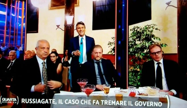 Quarta Repubblica, Nicola Porro ridicolizza chi vuole far fuori Salvini con Savoini e la Russia