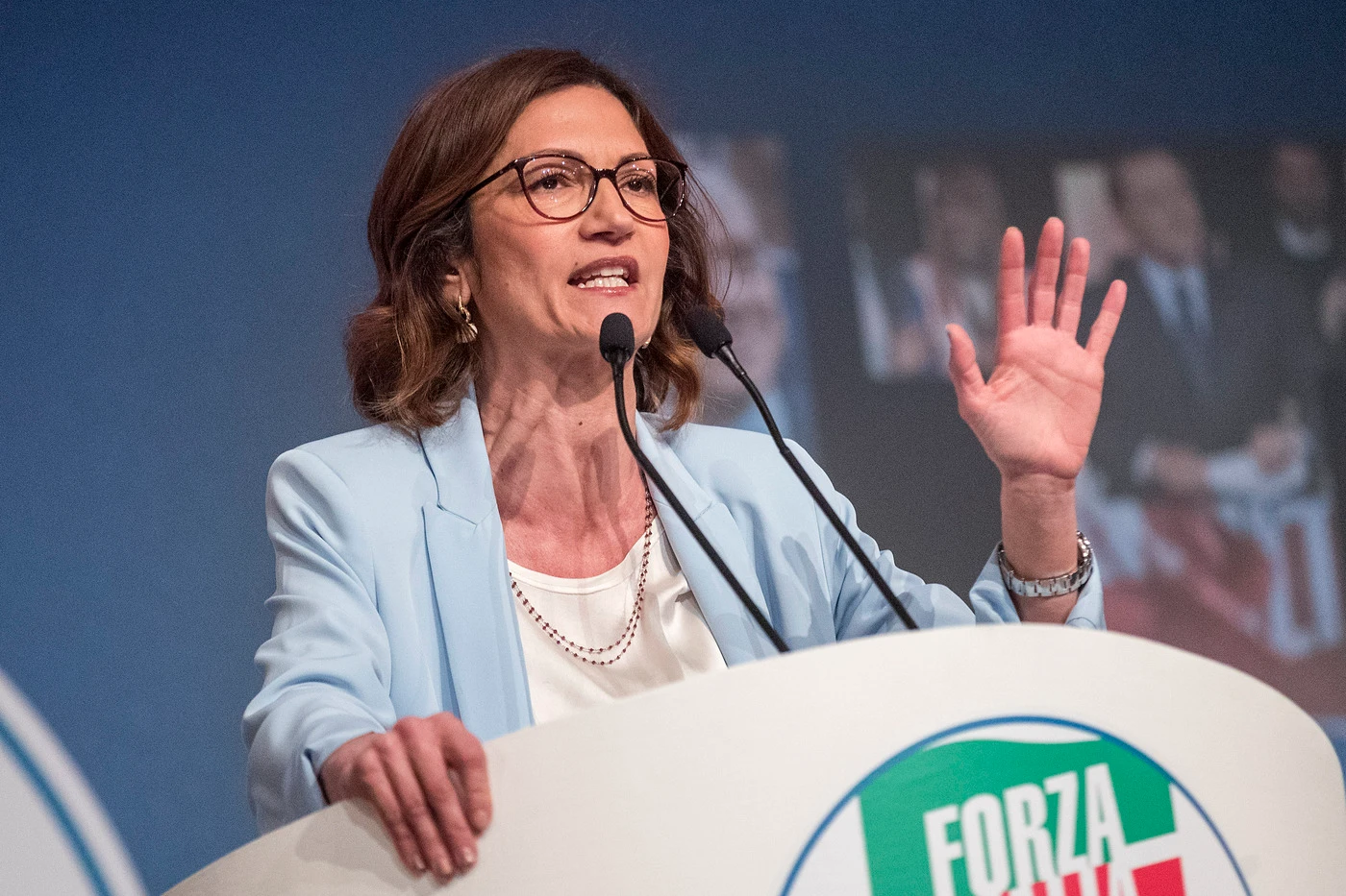 Mariastella Gelmini a Pietro Senaldi: "Renzi non ci ruba voti, per un berlusconiano seguirlo è un suicidio"