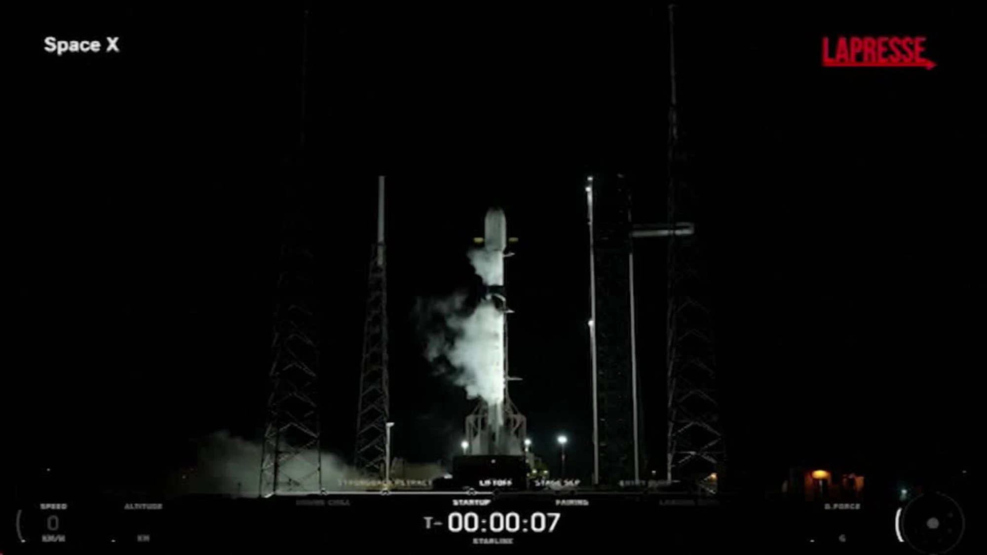 Space X, lanciato da Cape Canaveral il razzo Falcon 89 con 29 satelliti Starlink