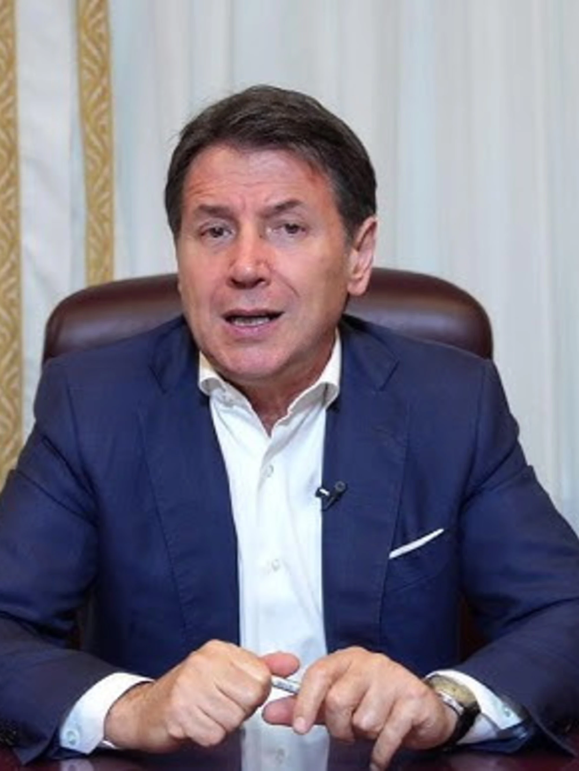 Giuseppe Conte, il raptus: "Vergognati! Come ti permetti?", gli insulti a Meloni