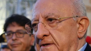 Vincenzo De Luca, altro schiaffo a Schlein: "Bene il governo sull'abuso d'ufficio"